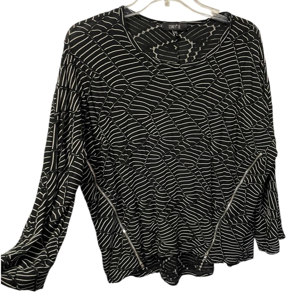 Comfy USA Womens SZ S Black White Textured Langenlook short Top zippers at front